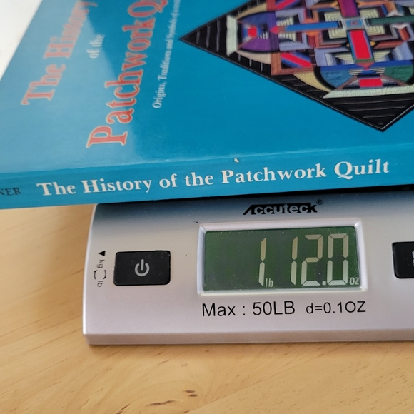 VTG 1988 TPB The History of the Patchwork Quilt by Schnuppe Von Gwinner USED GD - Picture 6 of 6